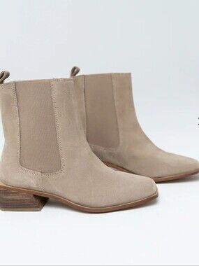 NWT Coconuts By Matisse Effie Ankle Boots in Taupe Suede. Sz 8